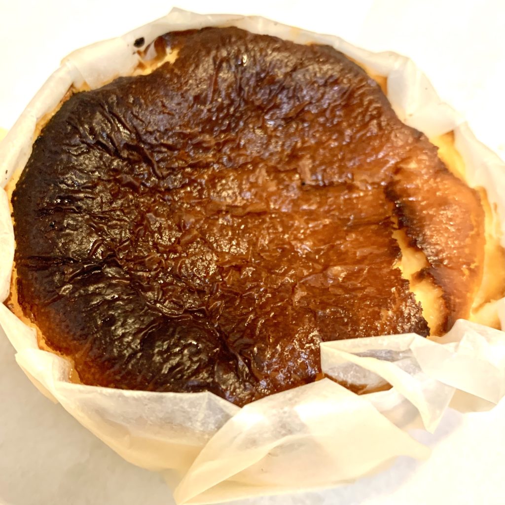 ”スケロクダイナー ”の『バスク風チーズケーキ』